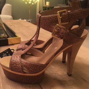 Gucci Crossover Sandals 100% Authentic